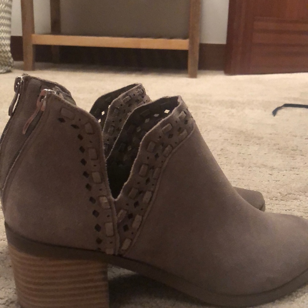Shoes - Picture 3 of 6